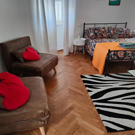 Volta 8 Apartment *